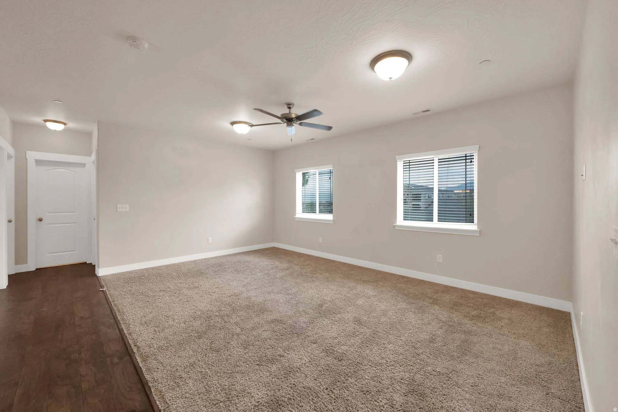 Unfurnished room featuring baseboards and ceiling fan