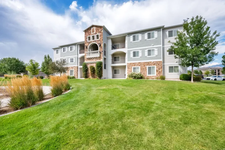 View of apartment building / complex
