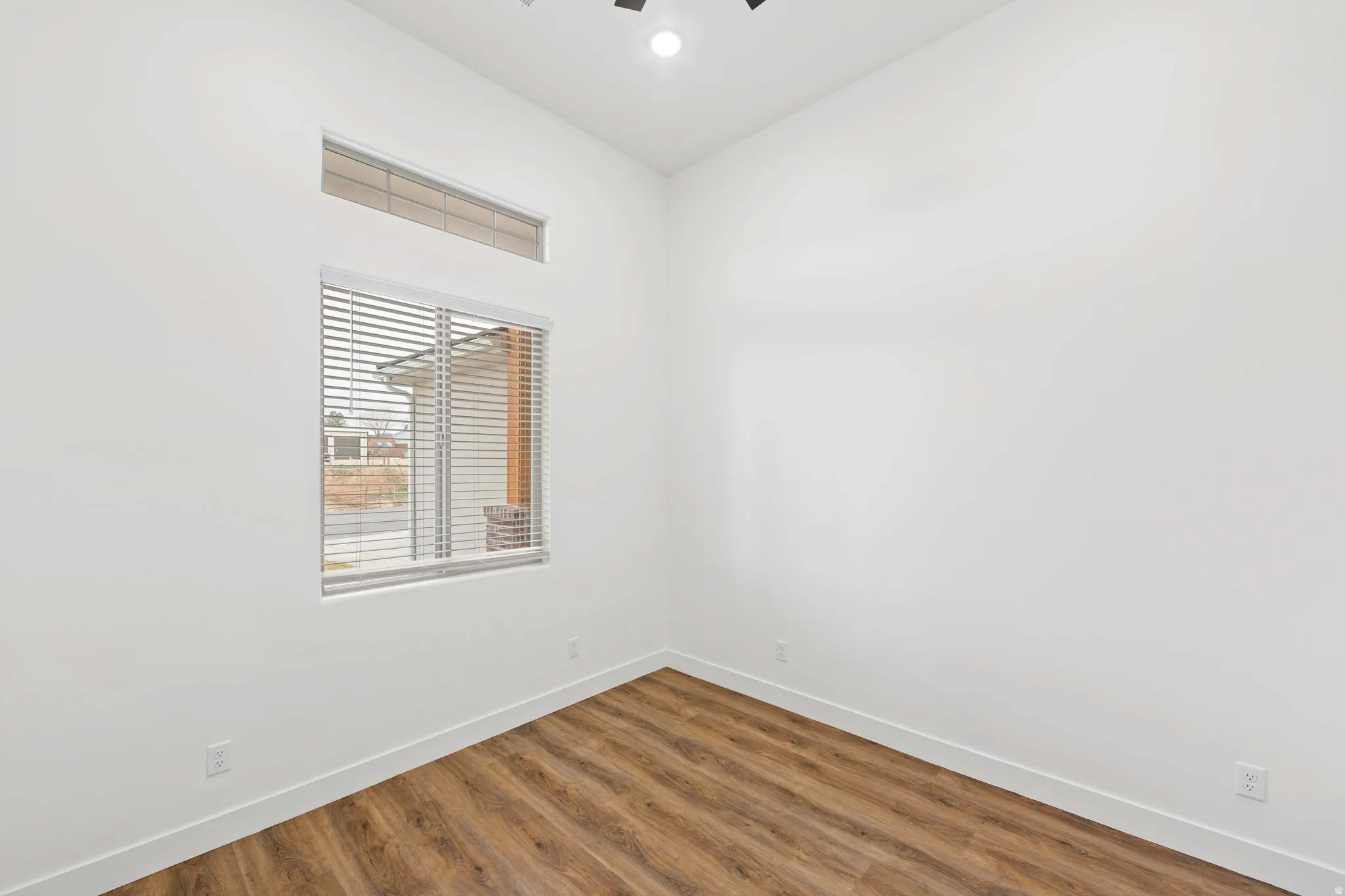 Unfurnished room with dark wood-style flooring, recessed lighting, and ceiling fan