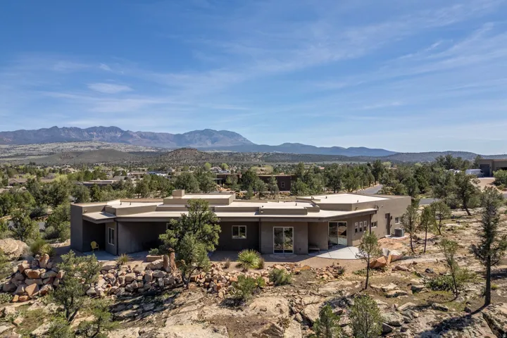 371 N Pinion Hills Dr, Dammeron Valley, Utah 84783