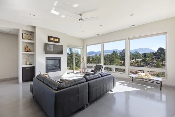 371 N Pinion Hills Dr, Dammeron Valley, Utah 84783
