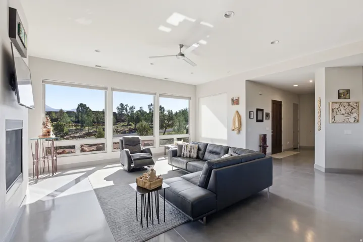 371 N Pinion Hills Dr, Dammeron Valley, Utah 84783