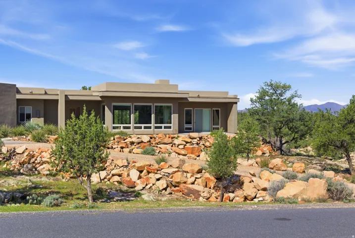 371 N Pinion Hills Dr, Dammeron Valley, Utah 84783