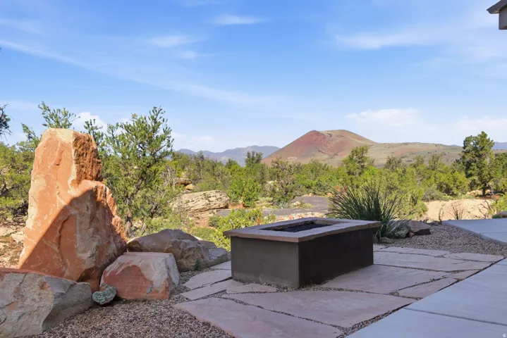 371 N Pinion Hills Dr, Dammeron Valley, Utah 84783