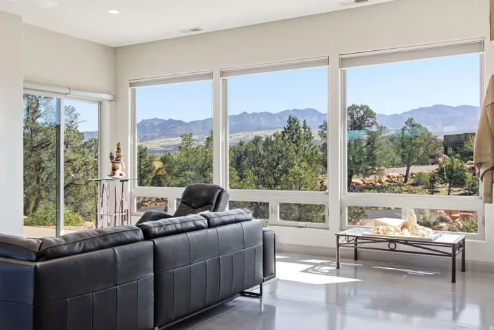 371 N Pinion Hills Dr, Dammeron Valley, Utah 84783