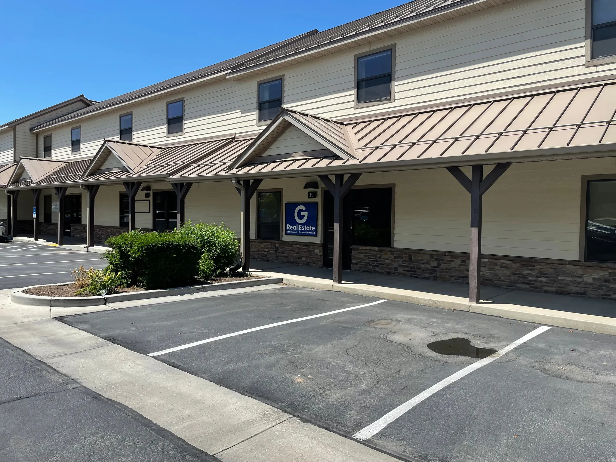 View of building exterior featuring uncovered parking