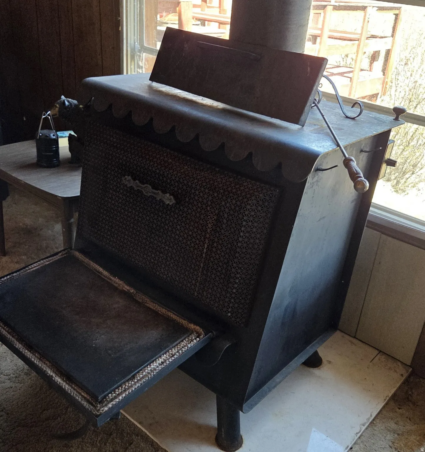 Detailed view of wooden walls