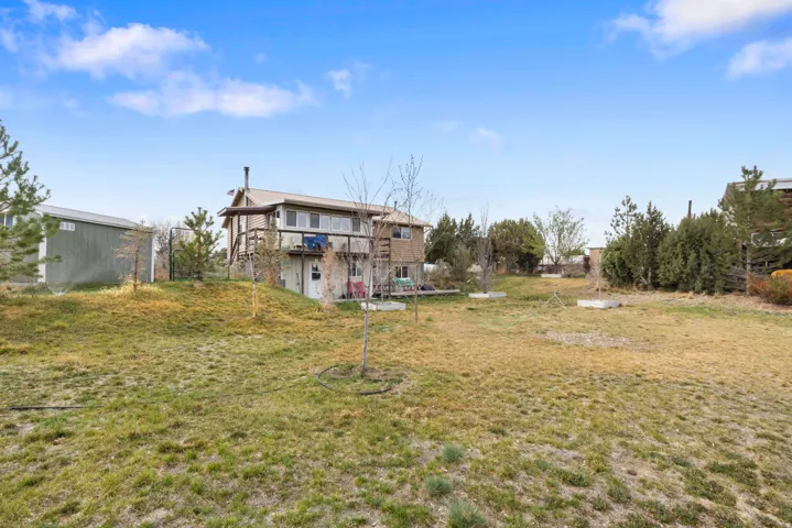 View of grassy yard