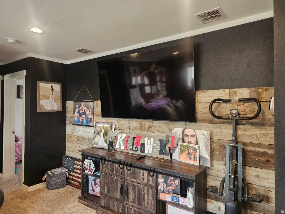 Detailed view of carpet floors