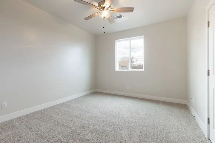 Unfurnished room with light carpet and ceiling fan