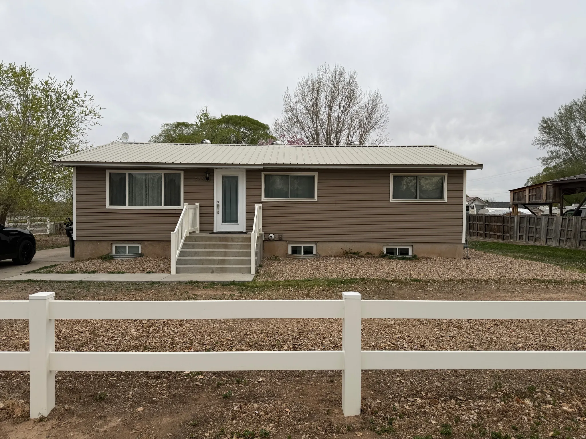 Ranch-style home with a metal roof