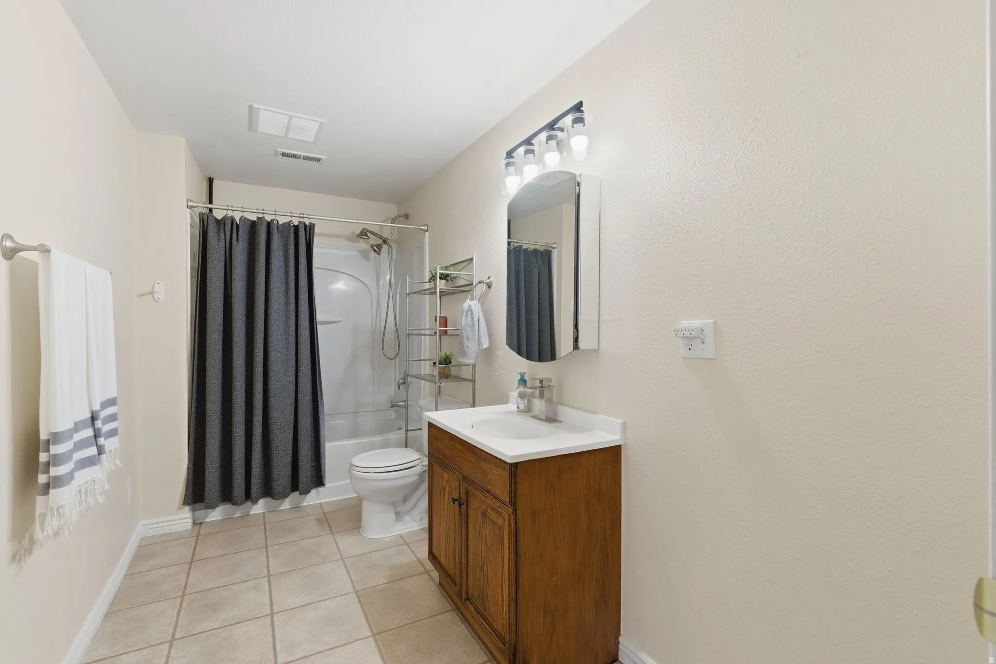 View 1 -The bathroom is bright and cheerful!