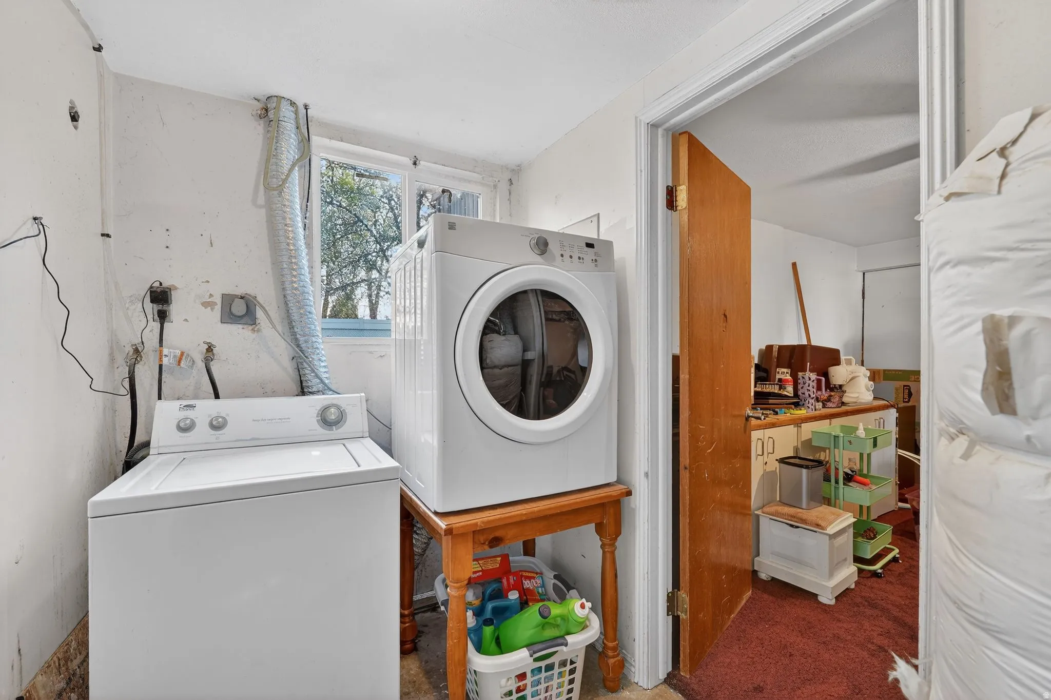 Laundry area with washer / dryer