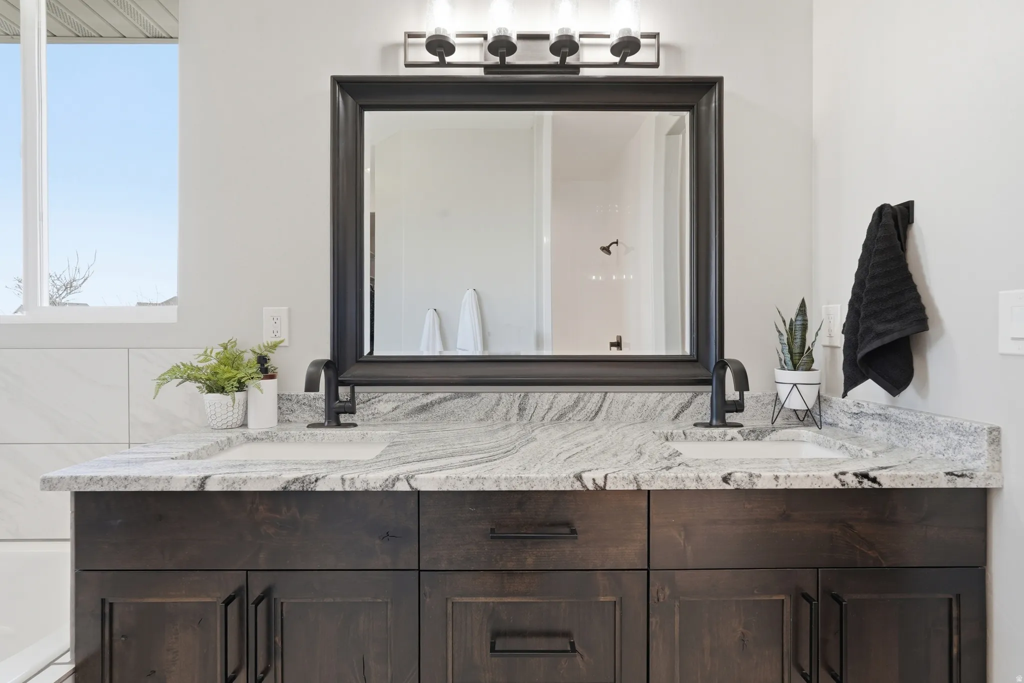 Double vanity in primary bedroom