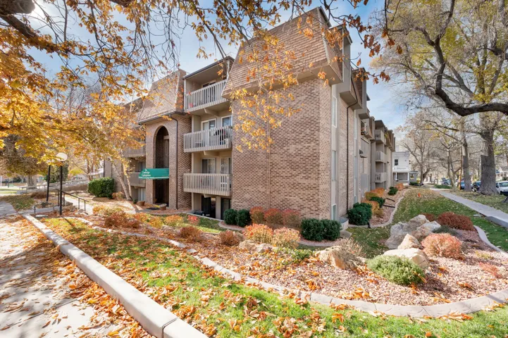 View of apartment building / complex