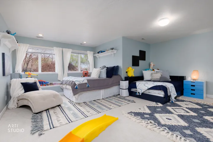 Bedroom with carpet