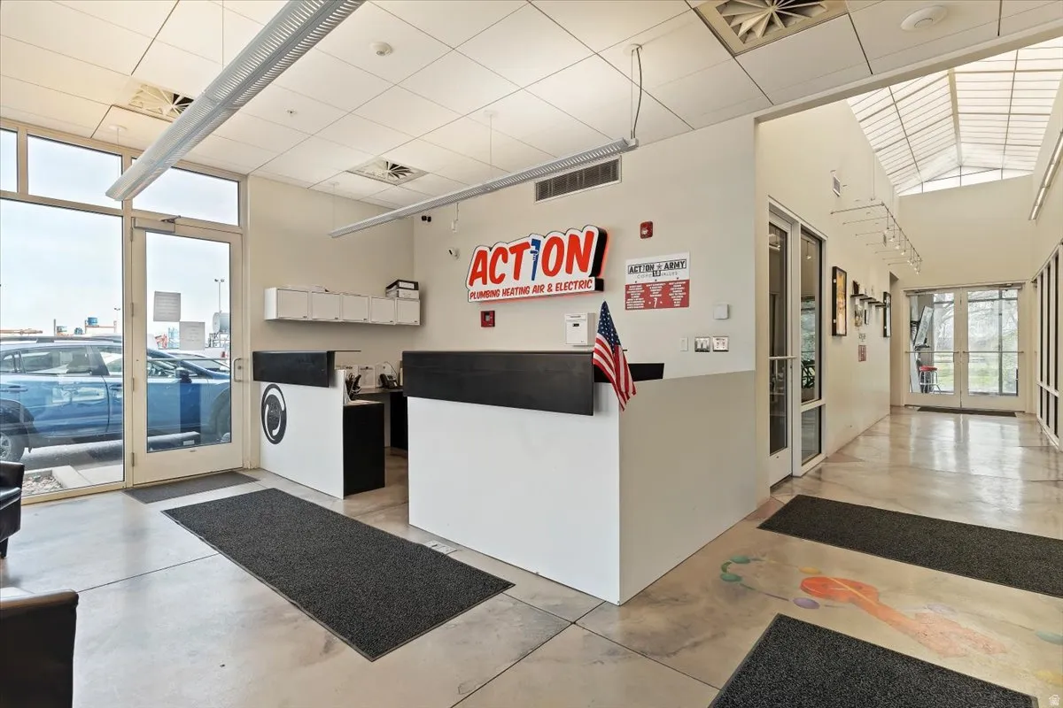 Reception with a high ceiling