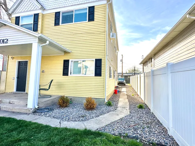 View of home's exterior