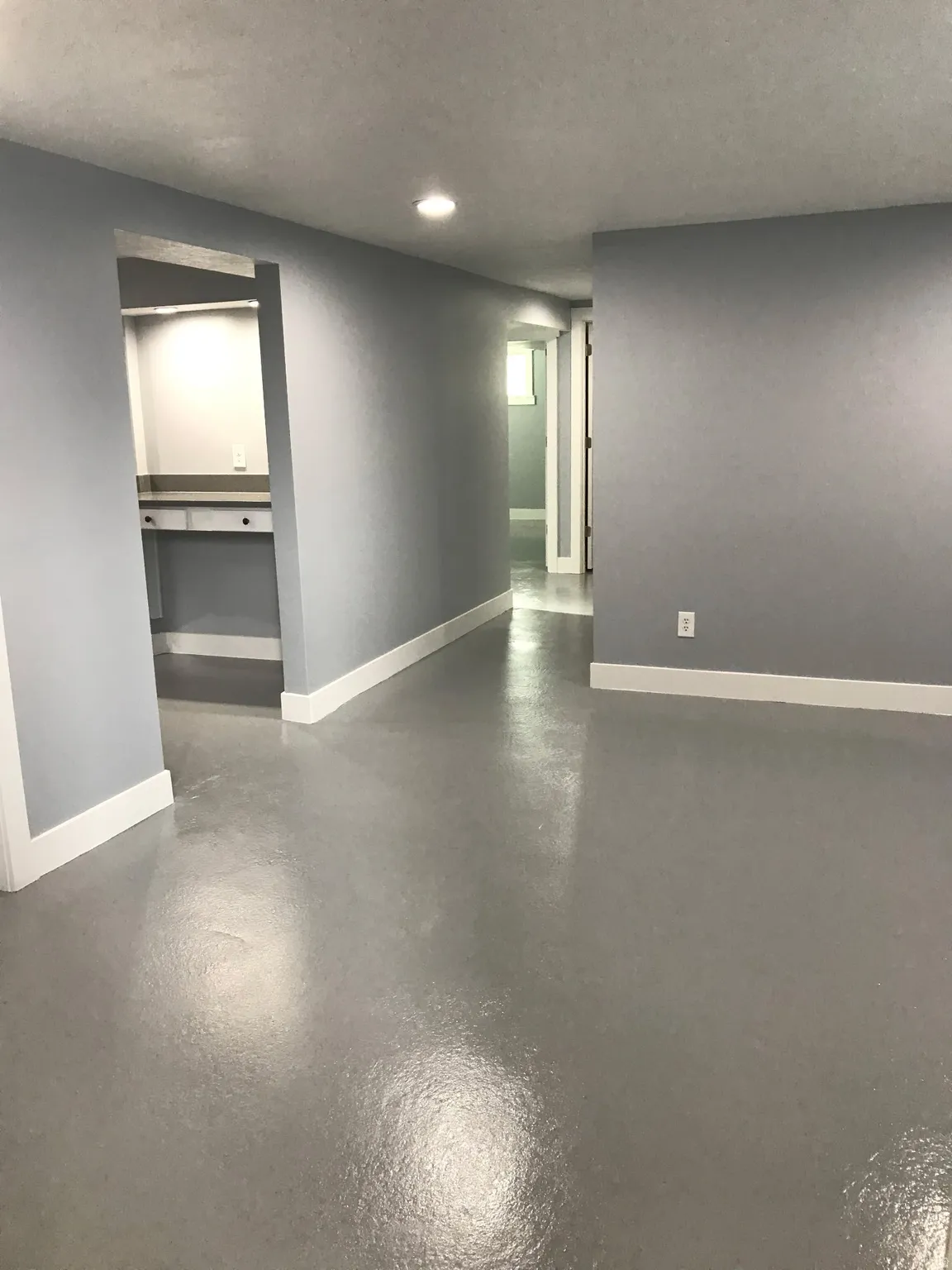 Empty room featuring finished concrete floors, a textured ceiling, and recessed lighting