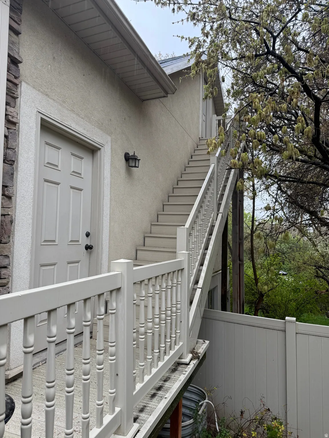 Access to Loft/Bedroom/ADU above garage