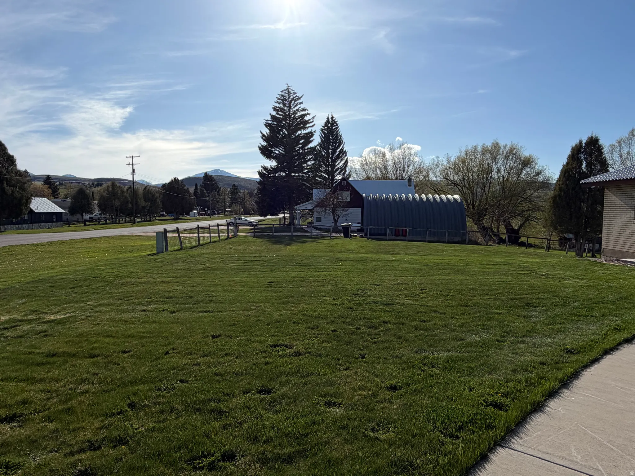 View of yard featuring a mountain view, an outdoor structure, and a barn