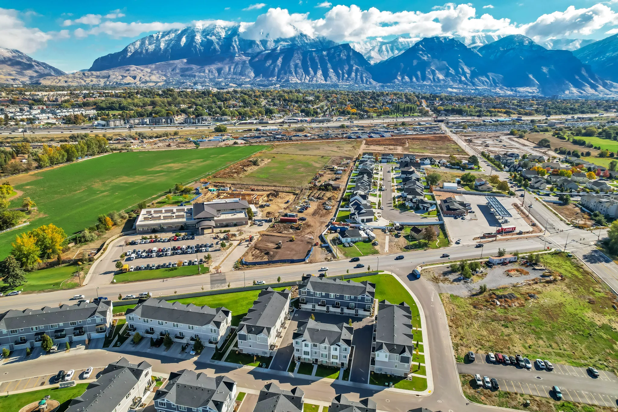 View of property location featuring mountains and nearby suburban area