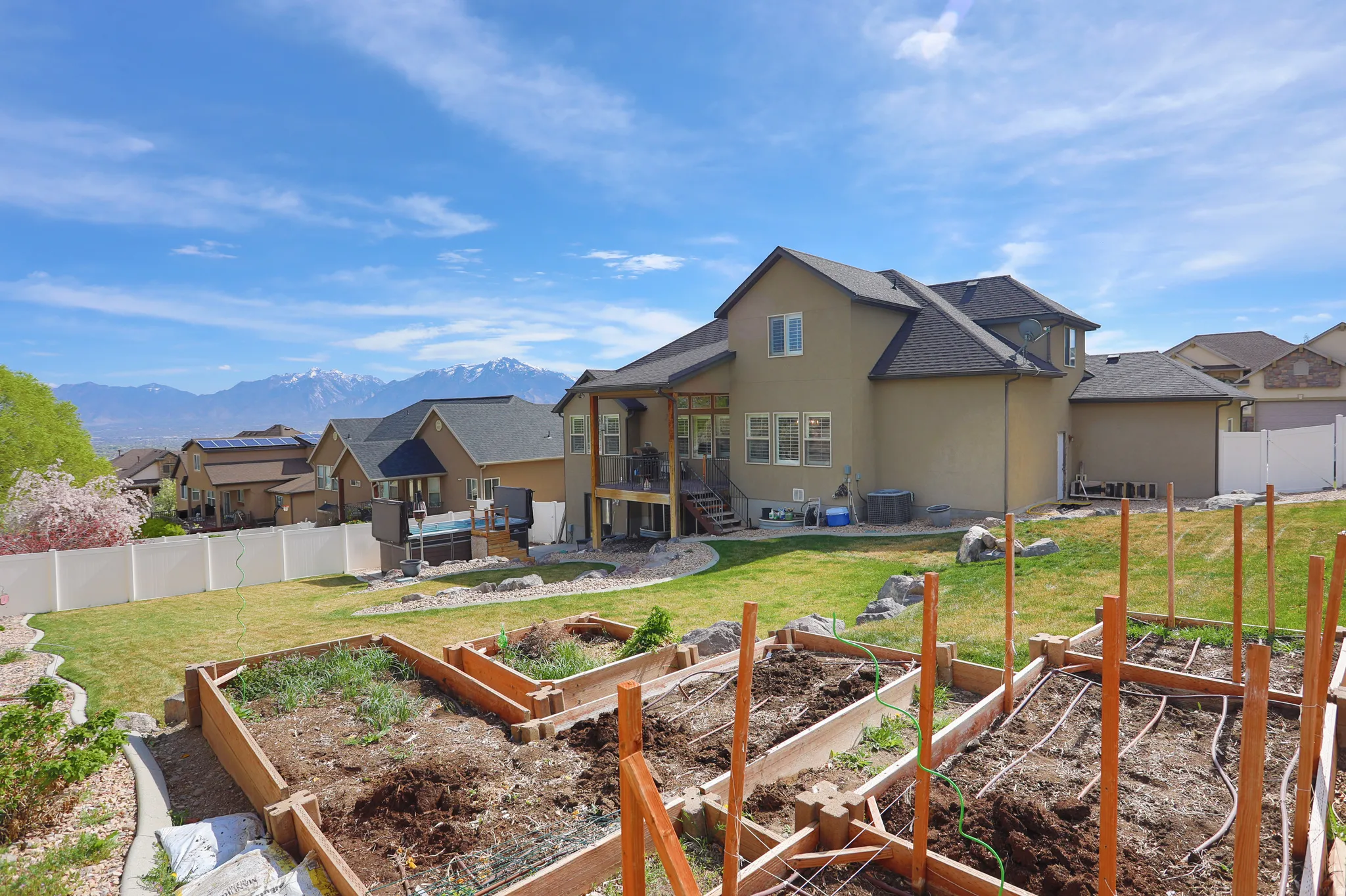 The sellers had a garden. They told me the list of vegetables they grow here, but I only remember the ones that made salsa.