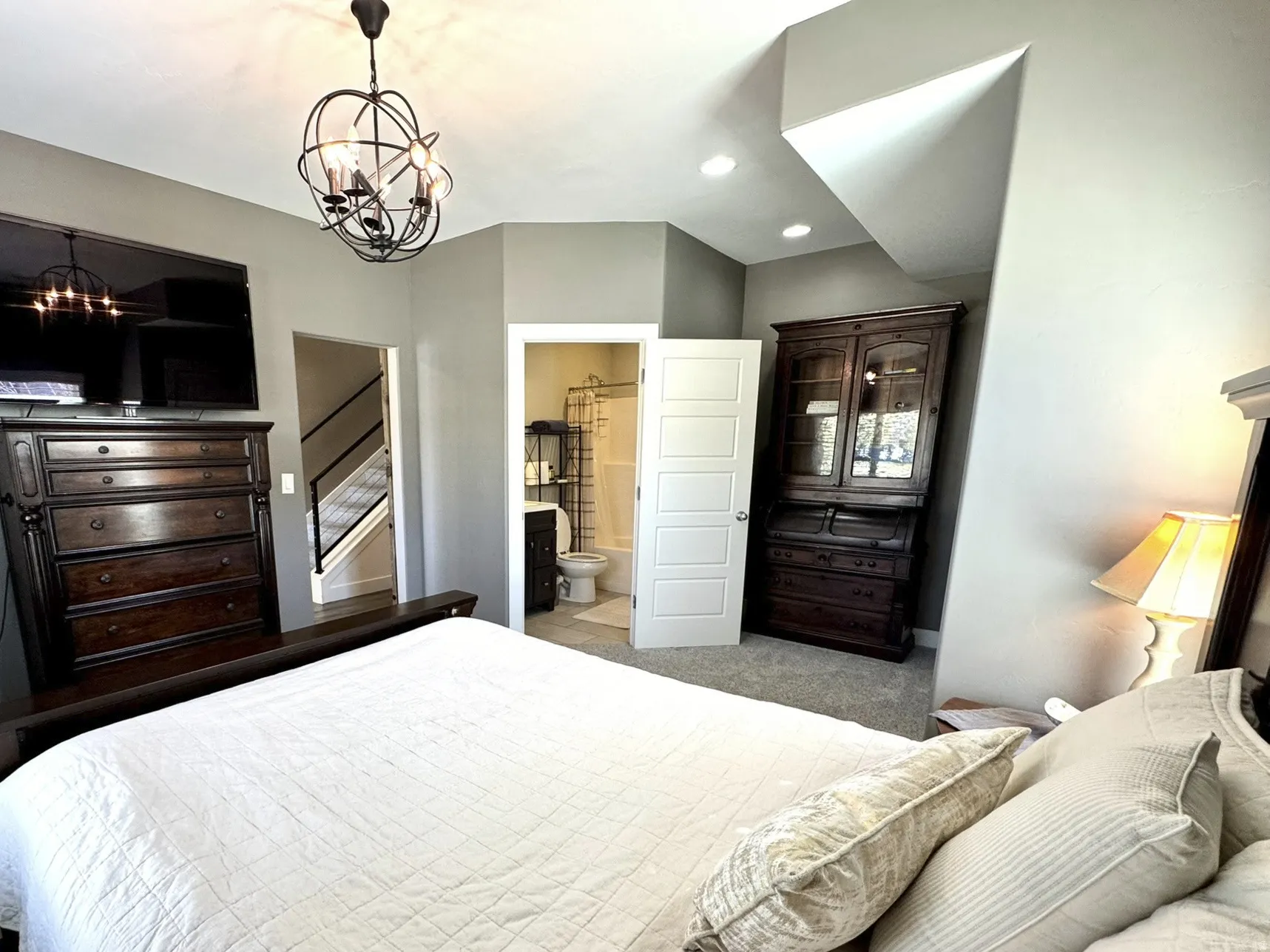 First level Bedroom & Bathroom with tub/shower