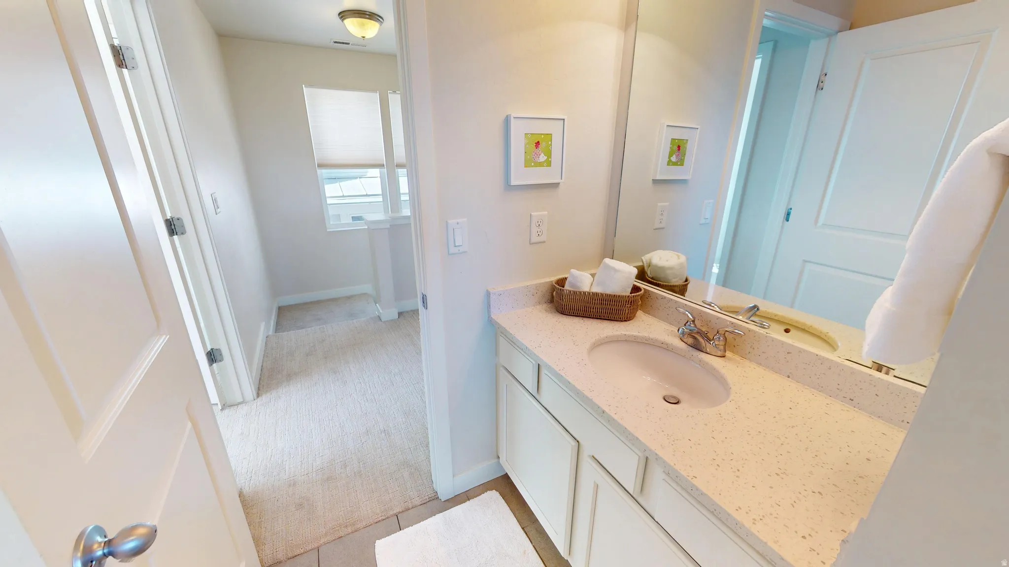 Upper dloor bathroom