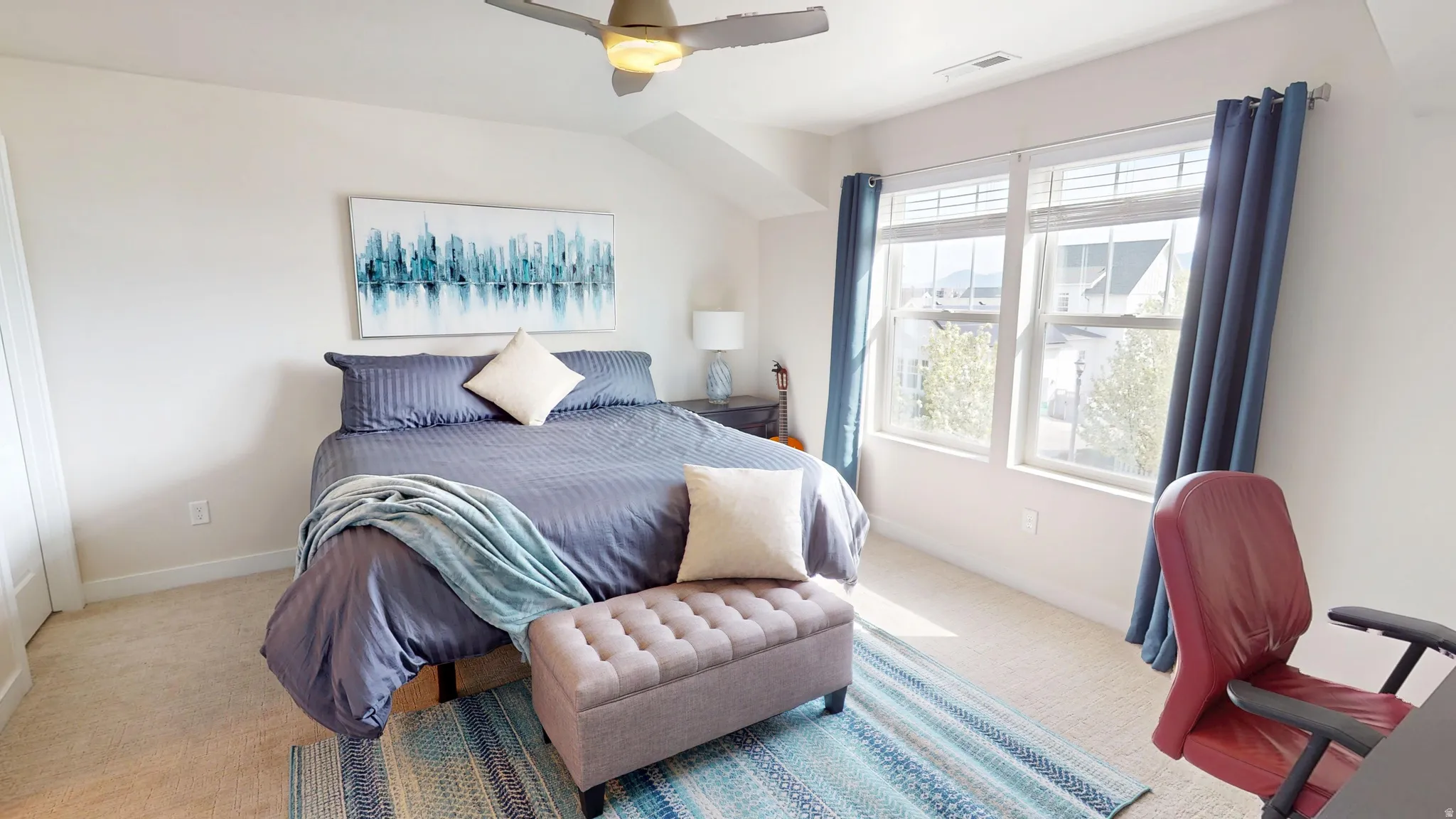 Primary suite with ceiling fan