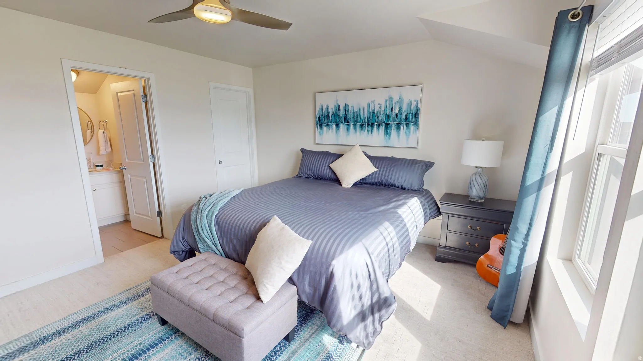 Primary suite with en suite bathroom