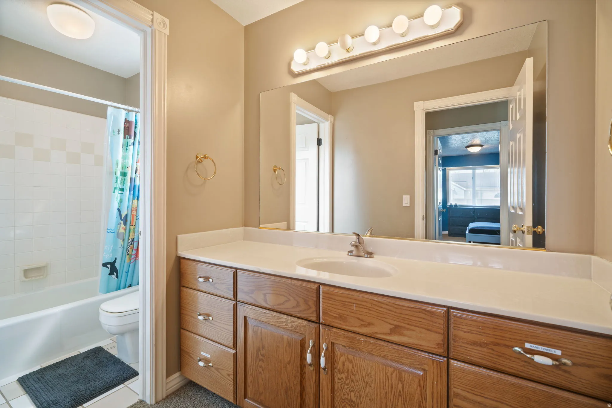 Hallway bathroom - 2nd level