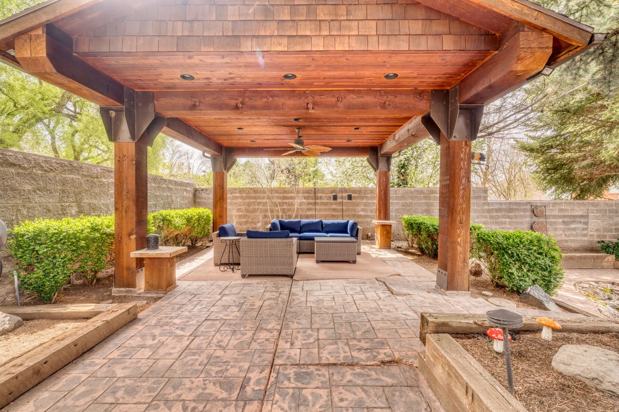 Spacious Gazebo area