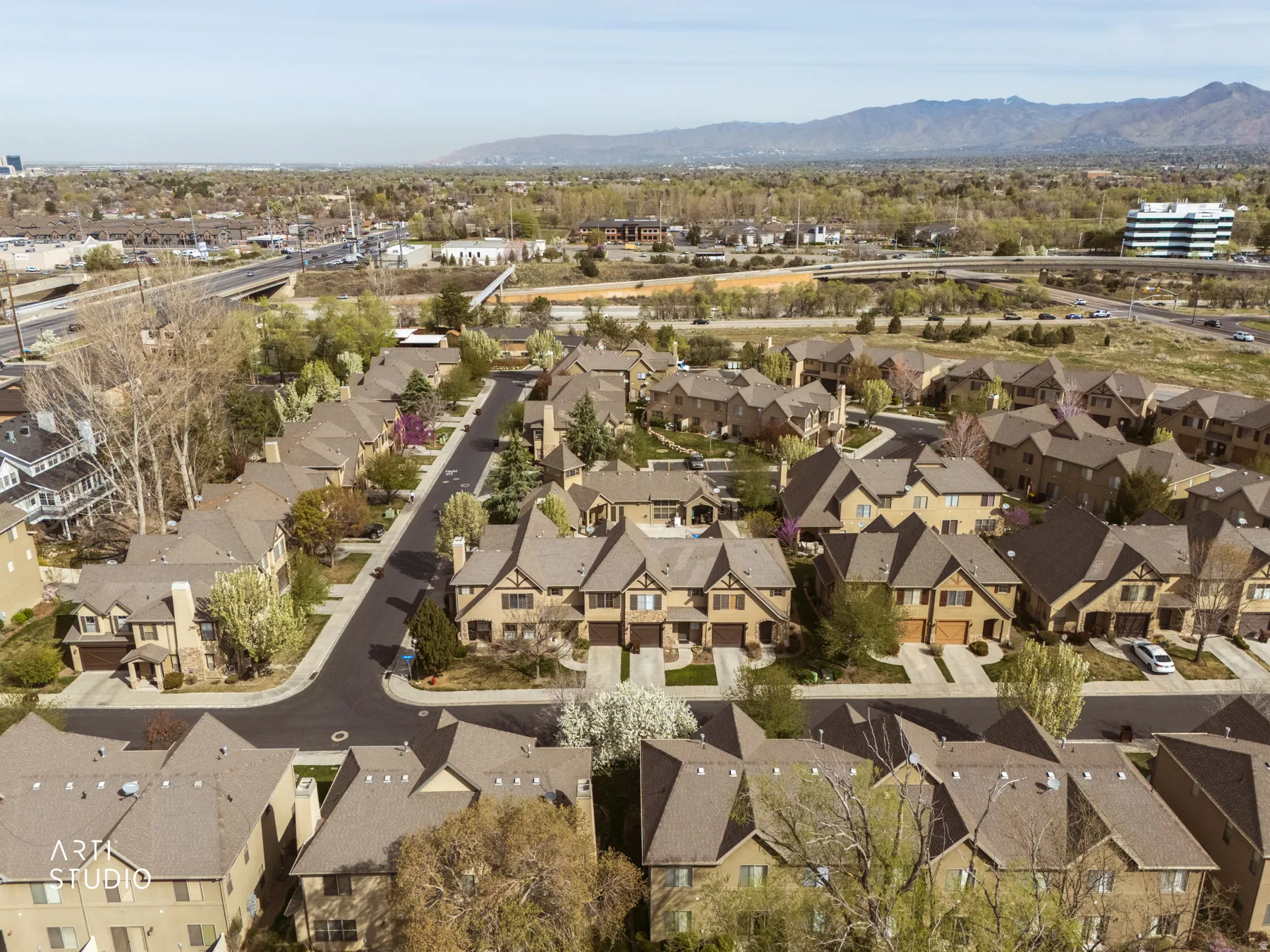 View of property location featuring a mountainous background and nearby suburban area
