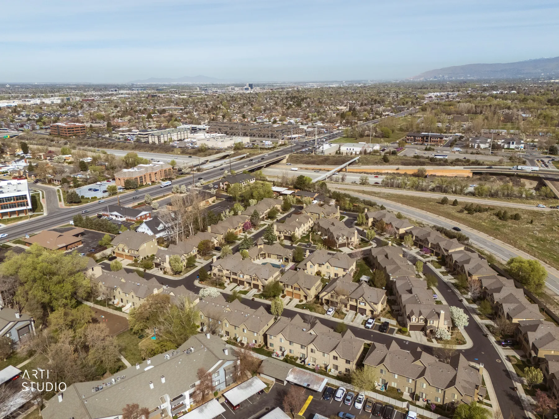 Aerial view of property's location featuring nearby suburban area and mountains