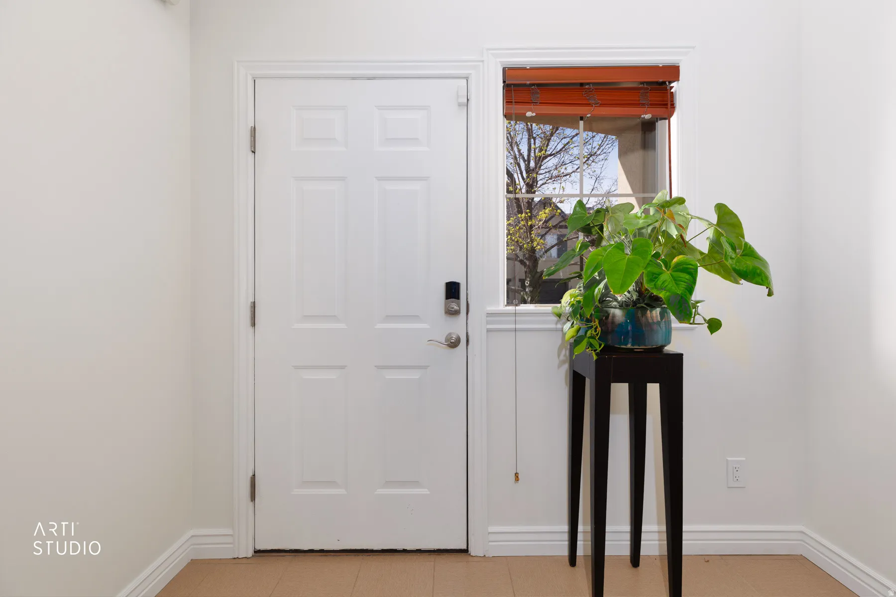 Entryway featuring baseboards