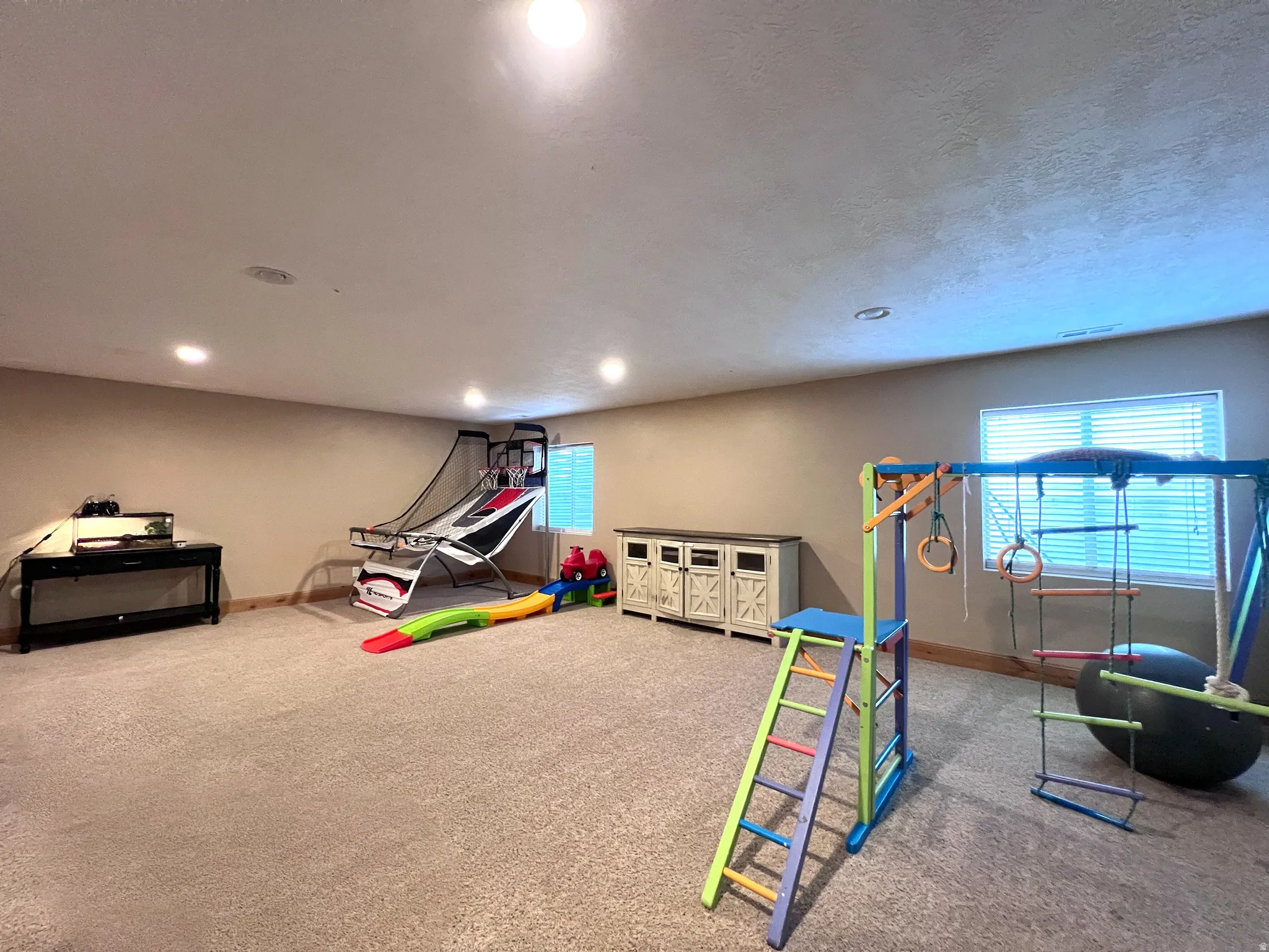 Playroom featuring carpet flooring and recessed lighting