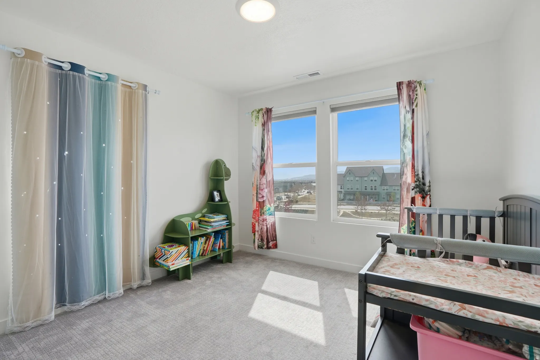 Second bedroom with mountain views