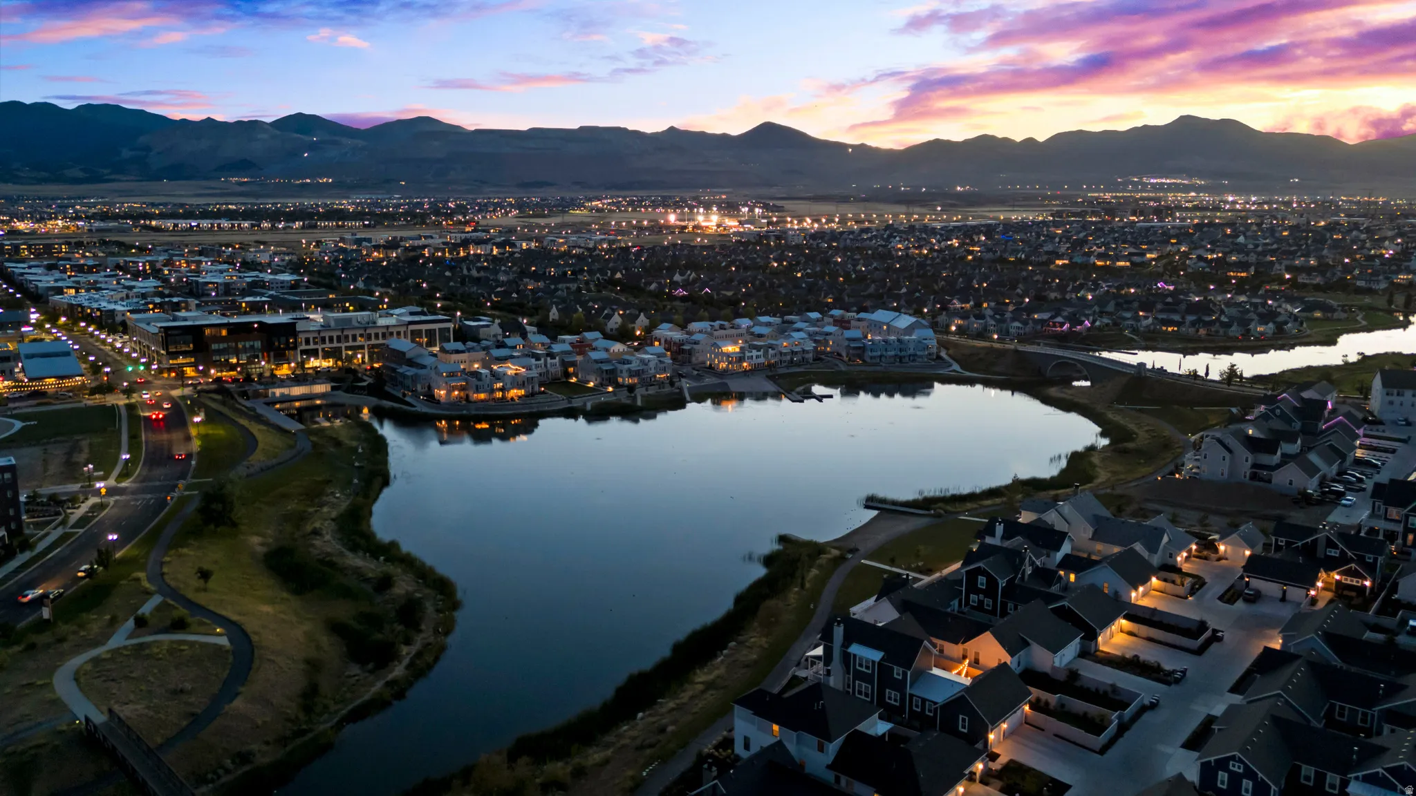 Bird's eye view of a water and mountain view