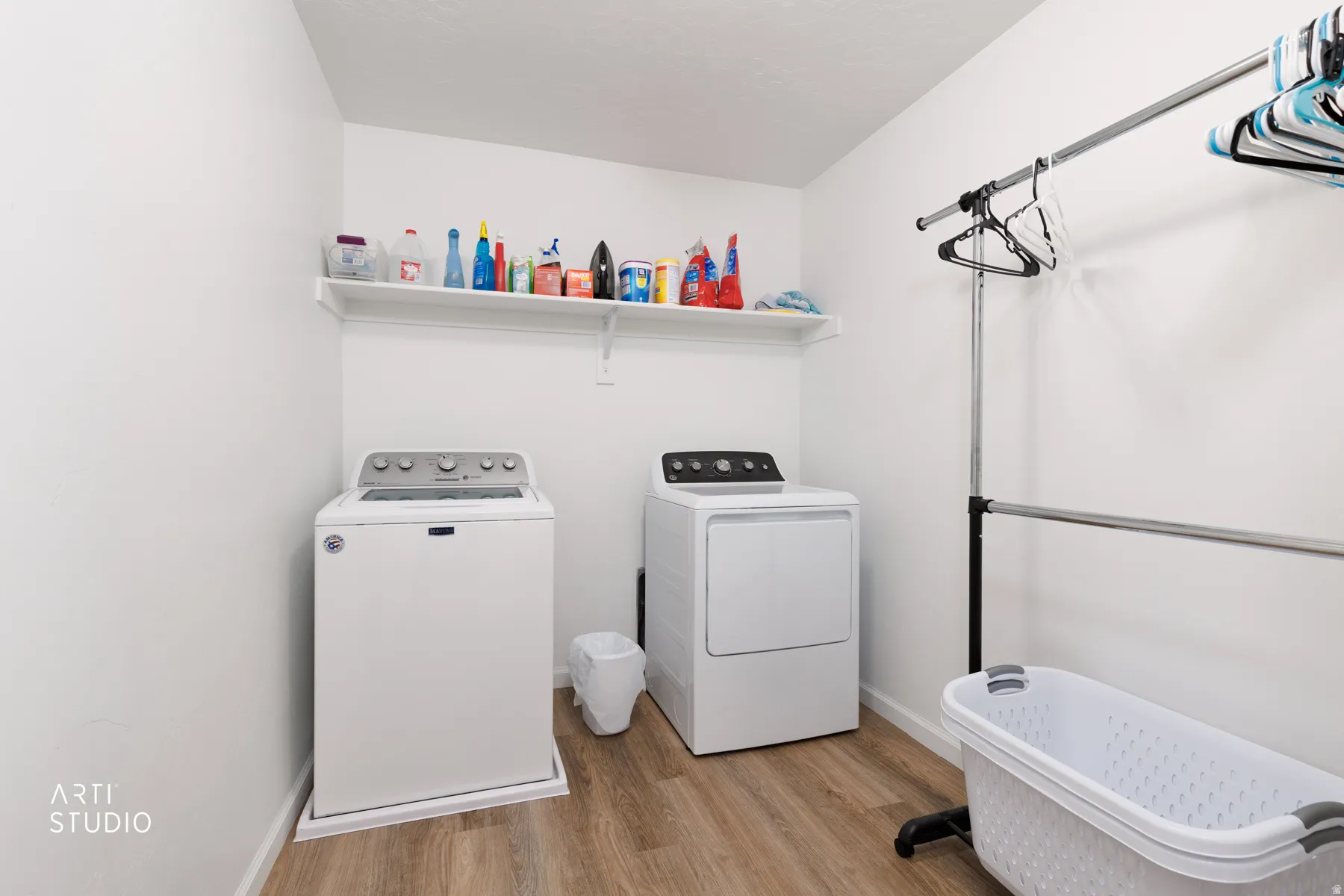Laundry area with light wood-style floors and independent washer and dryer