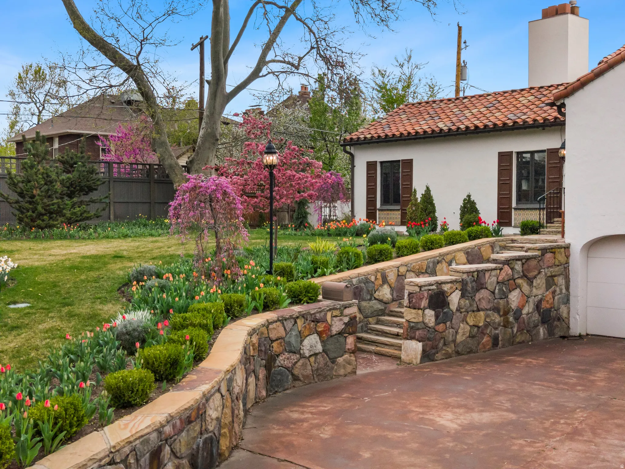 View of patio featuring concrete driveway