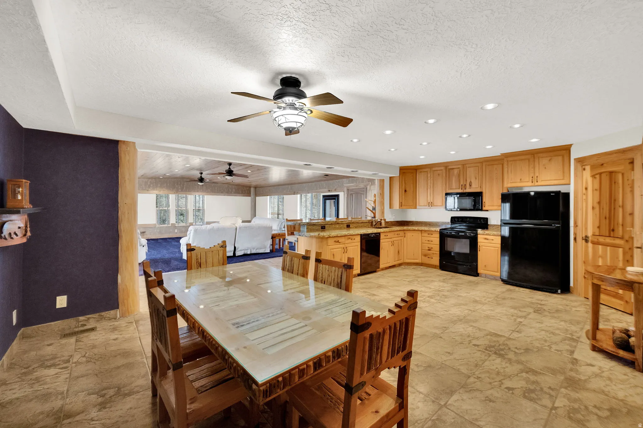Dining area featuring a textured ceiling, a ceiling fan, and recessed lighting