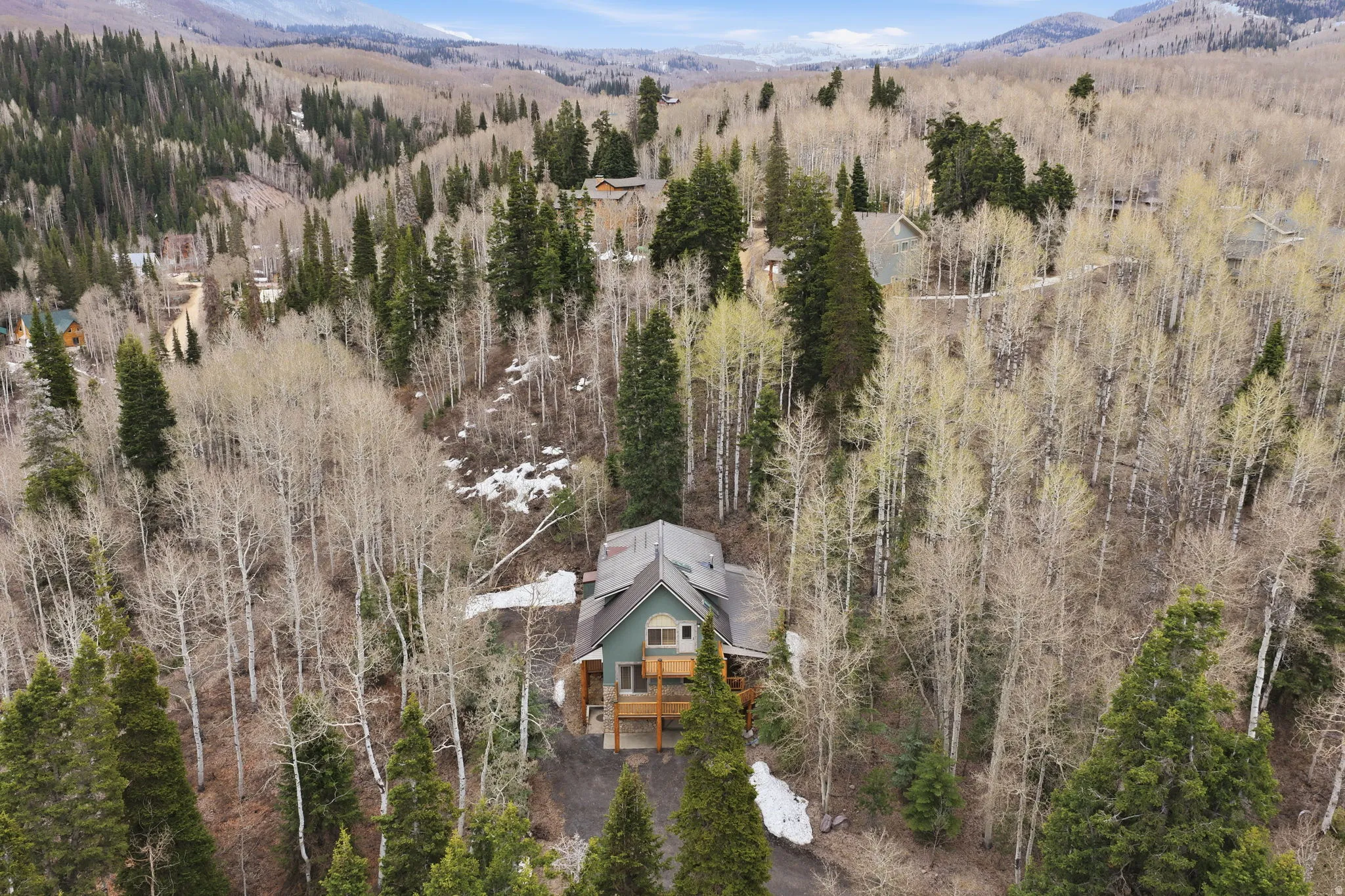 View from above of property featuring a mountainous background