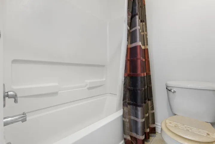 En-suite tub/shower