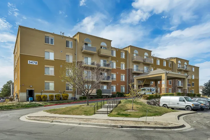 View of apartment building / complex