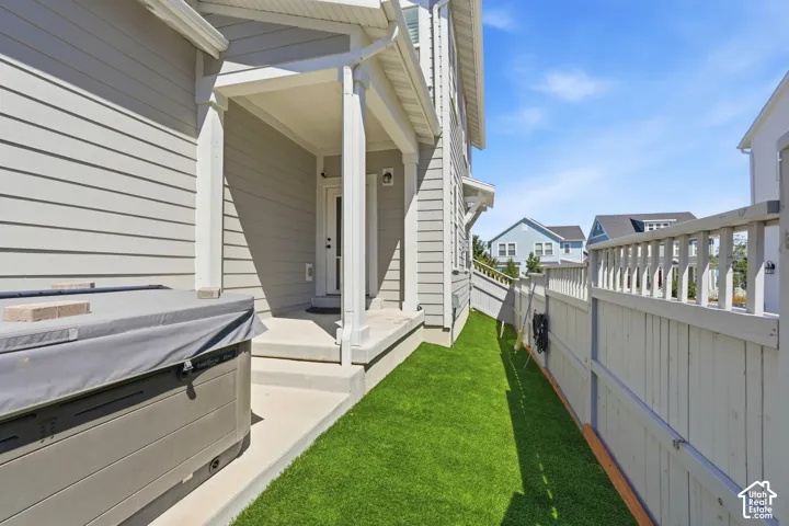 Covered porch entry featuring white columns, a neutral-toned exterior, and concrete steps