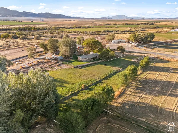 Aerial view of sparsely populated area with mountains