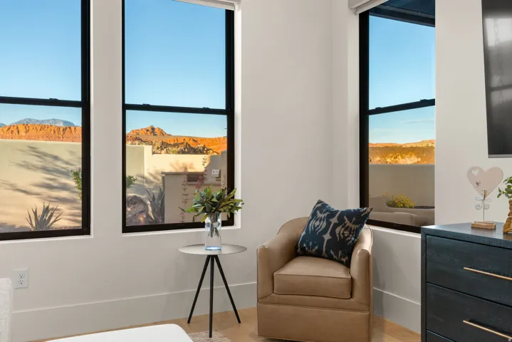 Living area featuring a mountain view and wood finished floors