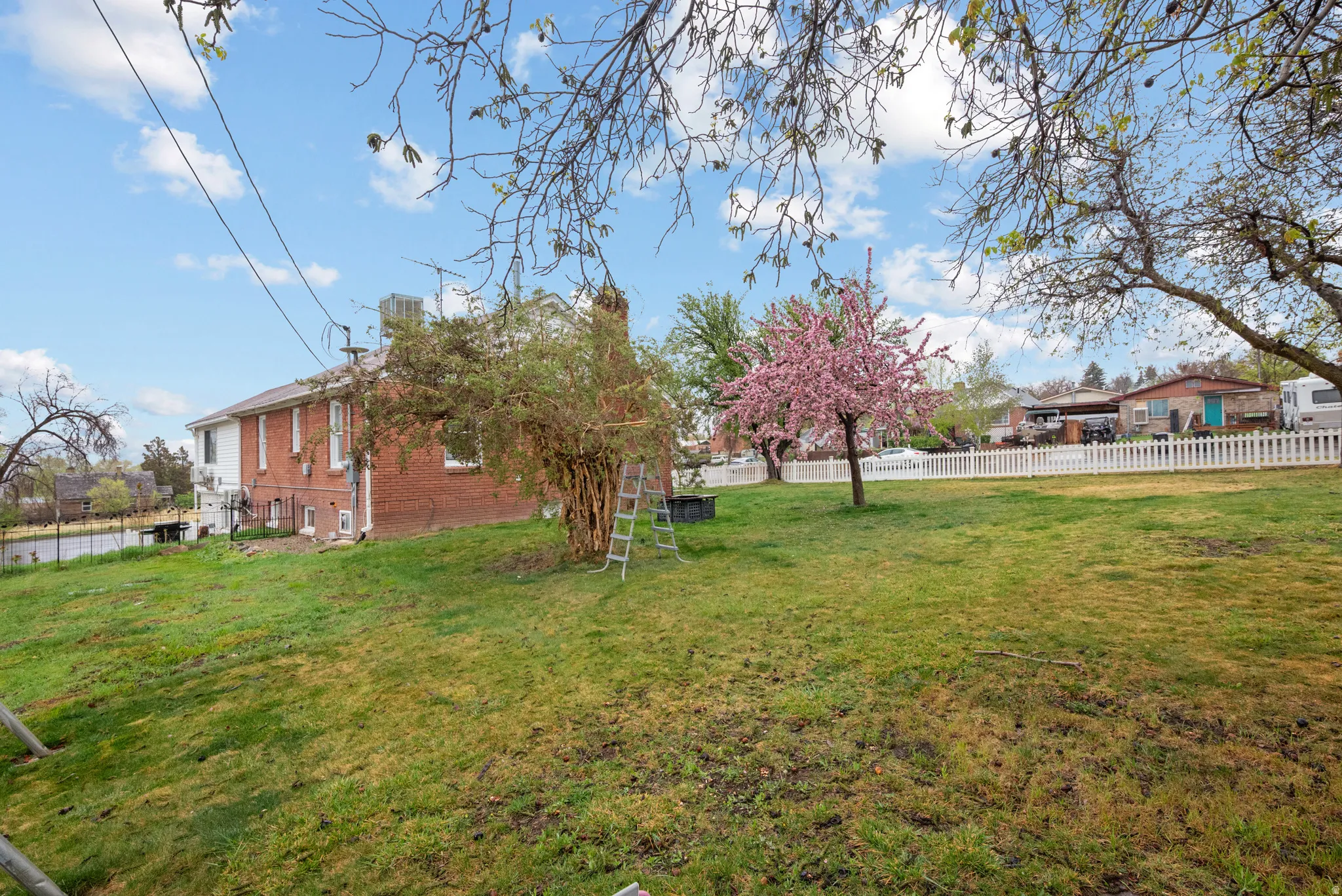 View of yard with a residential view