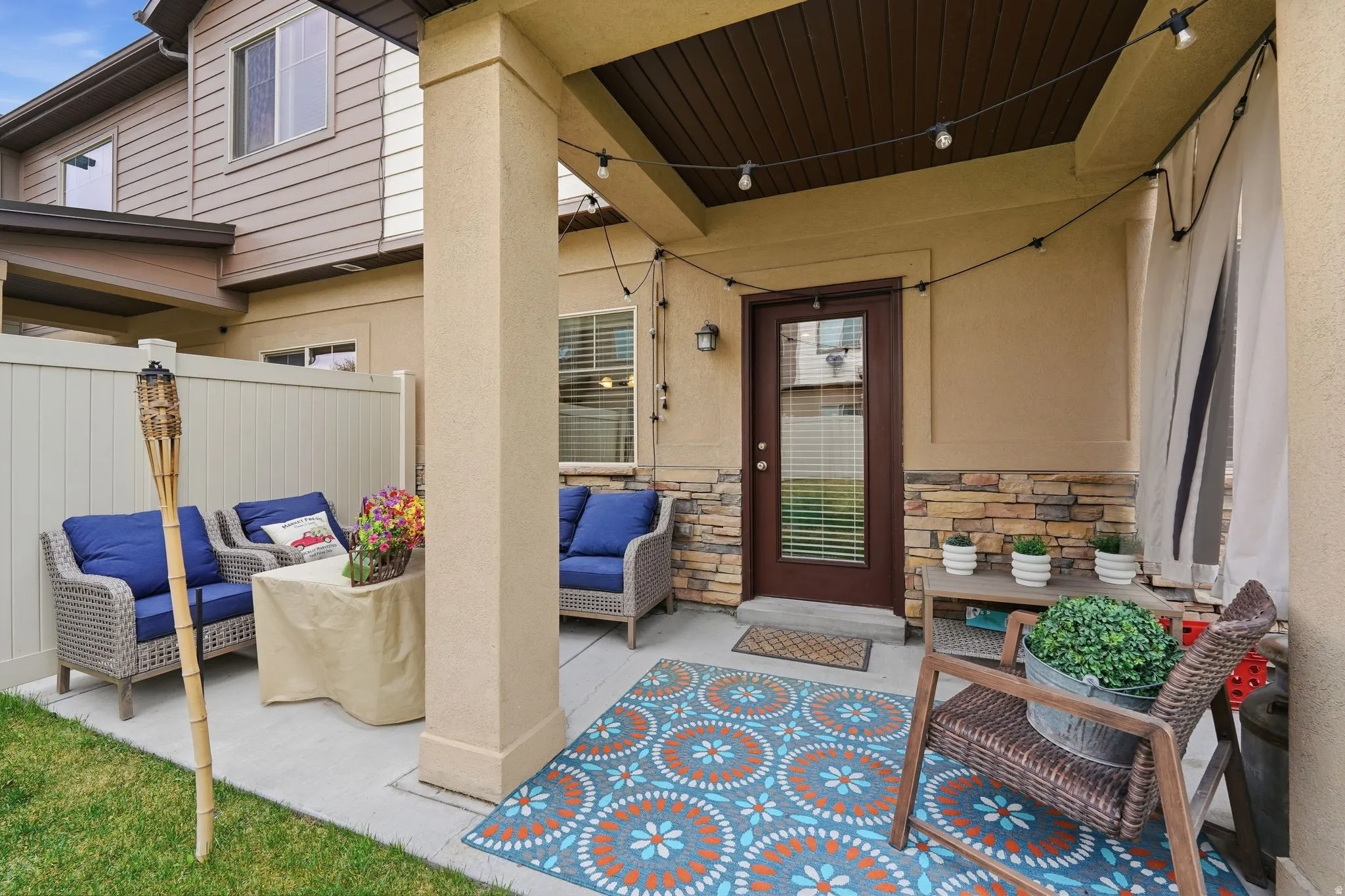 View of patio featuring an outdoor lounge area